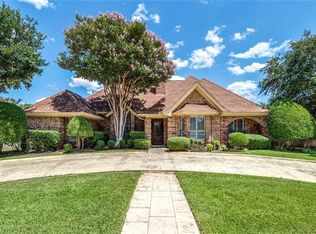 700 Saddlebrook Dr N, Bedford, TX 76021