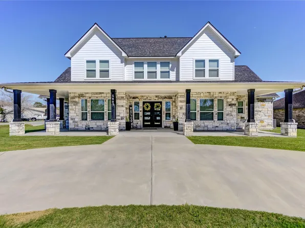 1607 Avenue E, Danbury, TX 77534