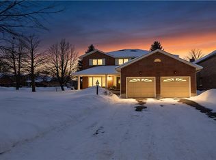 599 Stonebury Cres, Waterloo, ON N2K3R2