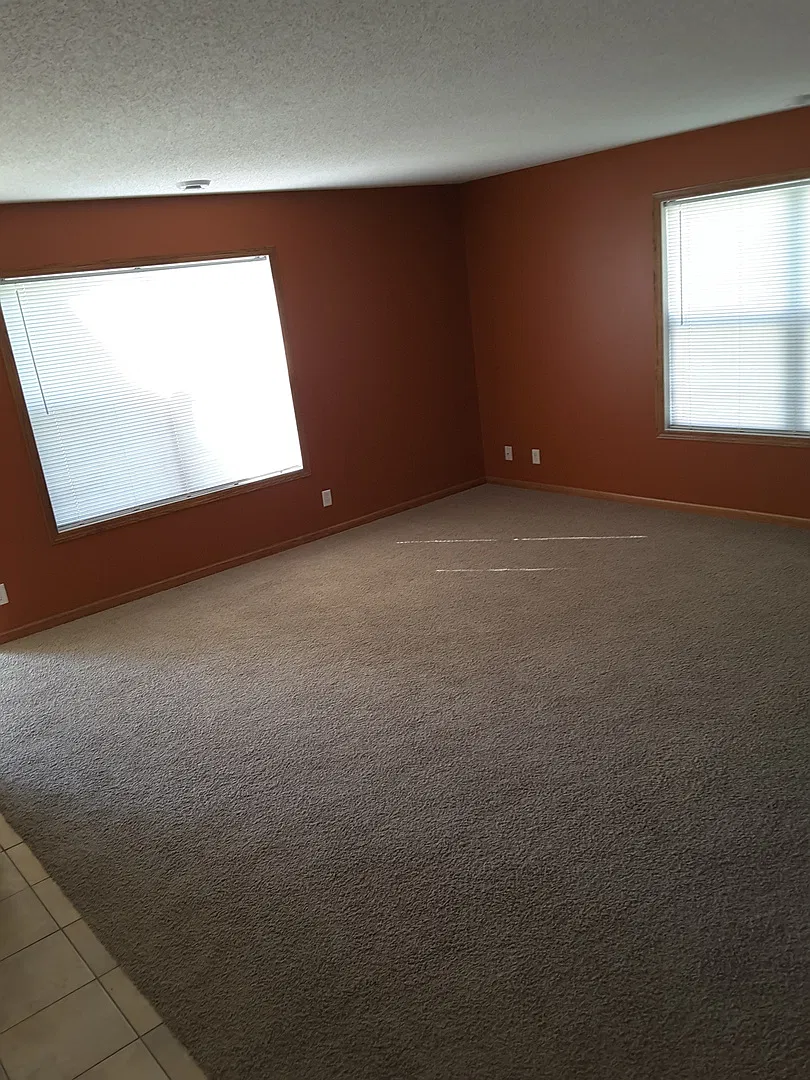 Beautiful 4 Bedroom 3 Bathroom Town-Home For Rent — Photo 3