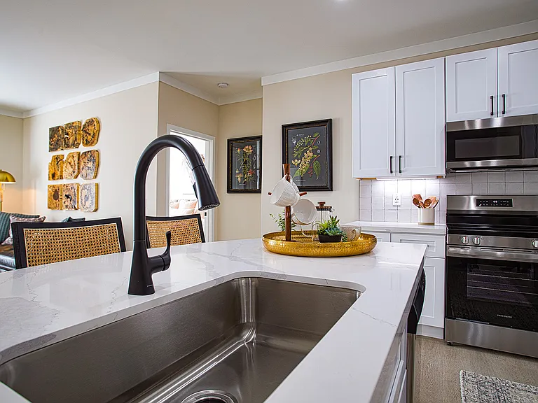 Relay 129 Apartments & Townhomes — Photo 7