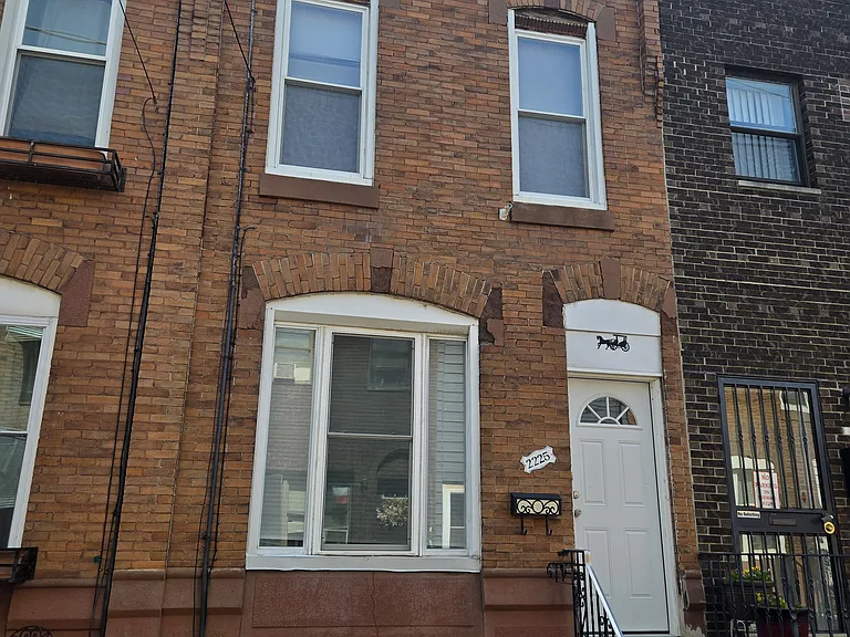 2225 S Chadwick St — Photo 1