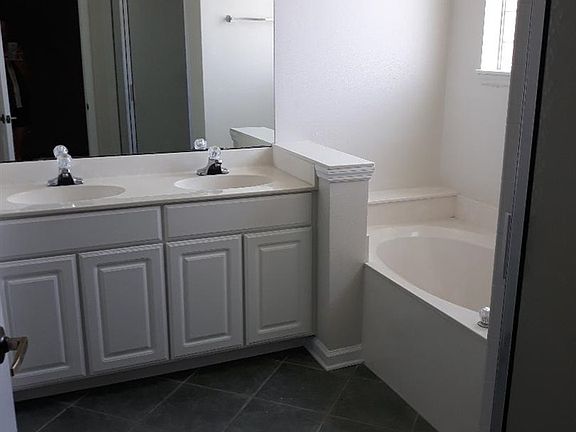 5th image of 1411 Carnoustie Ct