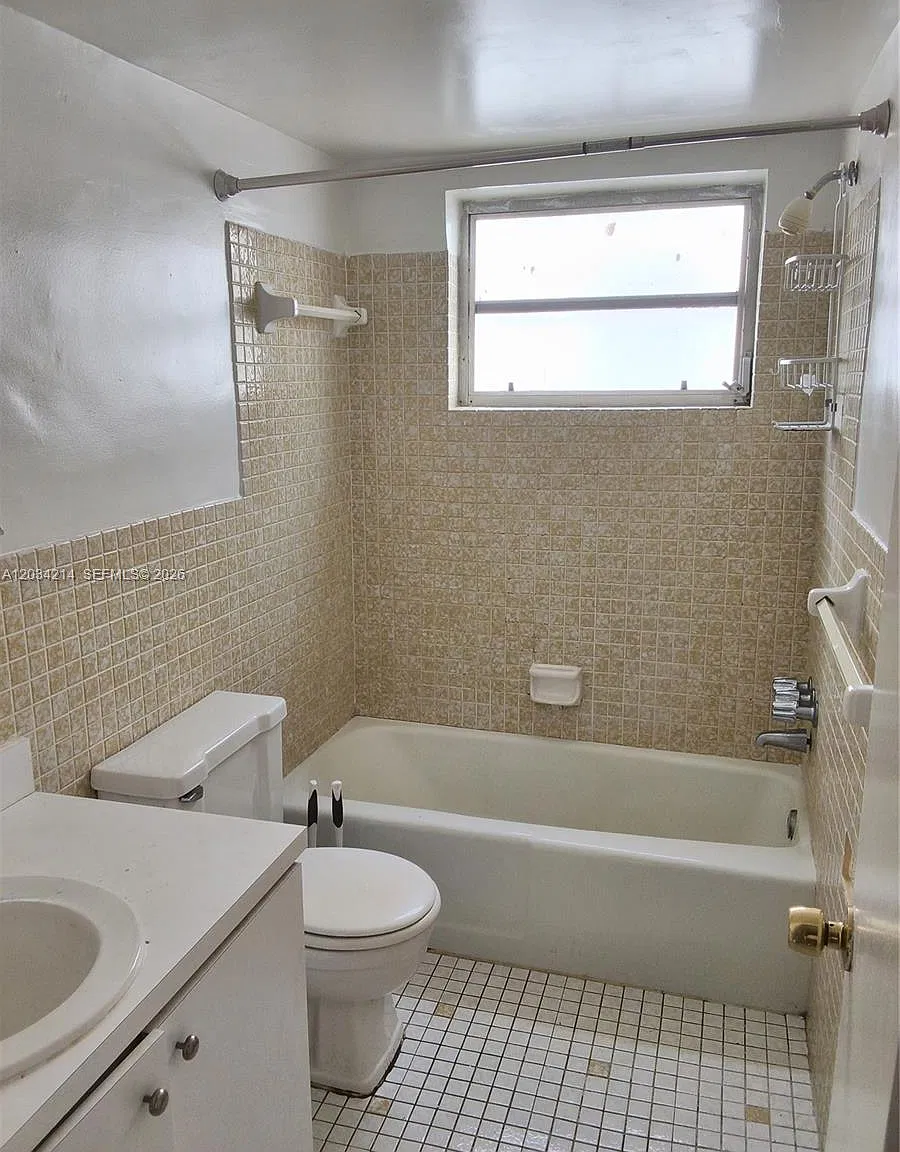 1826 Cleveland St — Photo 3