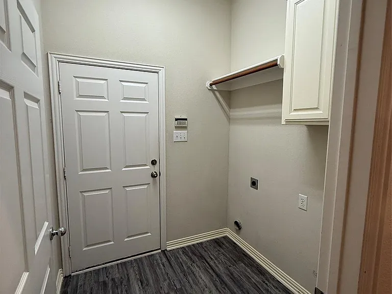 7341 Chambers Ln — Photo 2