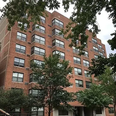 1221 W Sherwin Ave — Photo 3