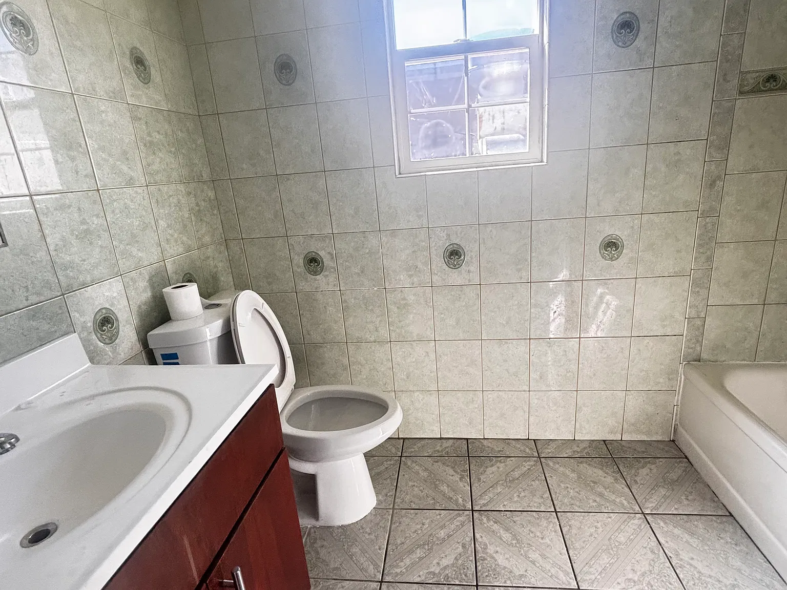 3 bed, 1200 sqft, $3,600 — Photo 4