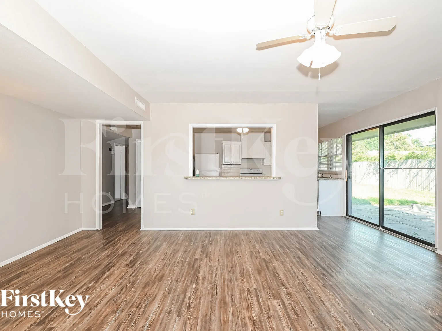 3 bed, 2.0 bath, 1349 sqft, $1,935 — Photo 3