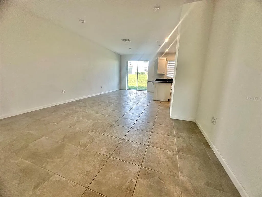 3 bed, 2.5 bath, 1550 sqft, $2,150 — Photo 4