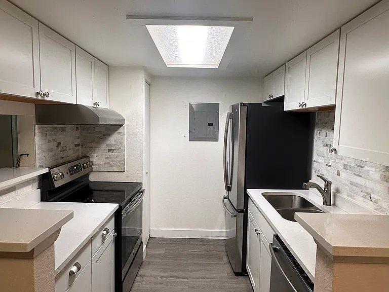 1867 S Pitkin Cir #B — Photo 18
