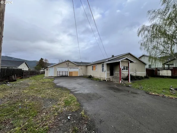 165 Arnold Ln, Myrtle Creek, OR 97457