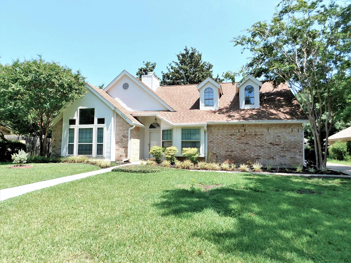 Building Photo - 1539 Pickwick Ln