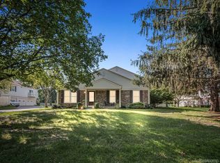 1436 Hidden Meadows Dr E UNIT A, Walled Lake, MI 48390