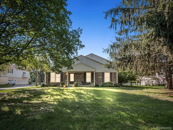 1436 Hidden Meadows Dr E Unit A, Walled Lake, MI 48390