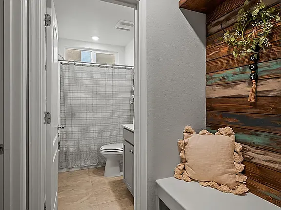 4 bed, 2395 sqft, $1,300 — Photo 3