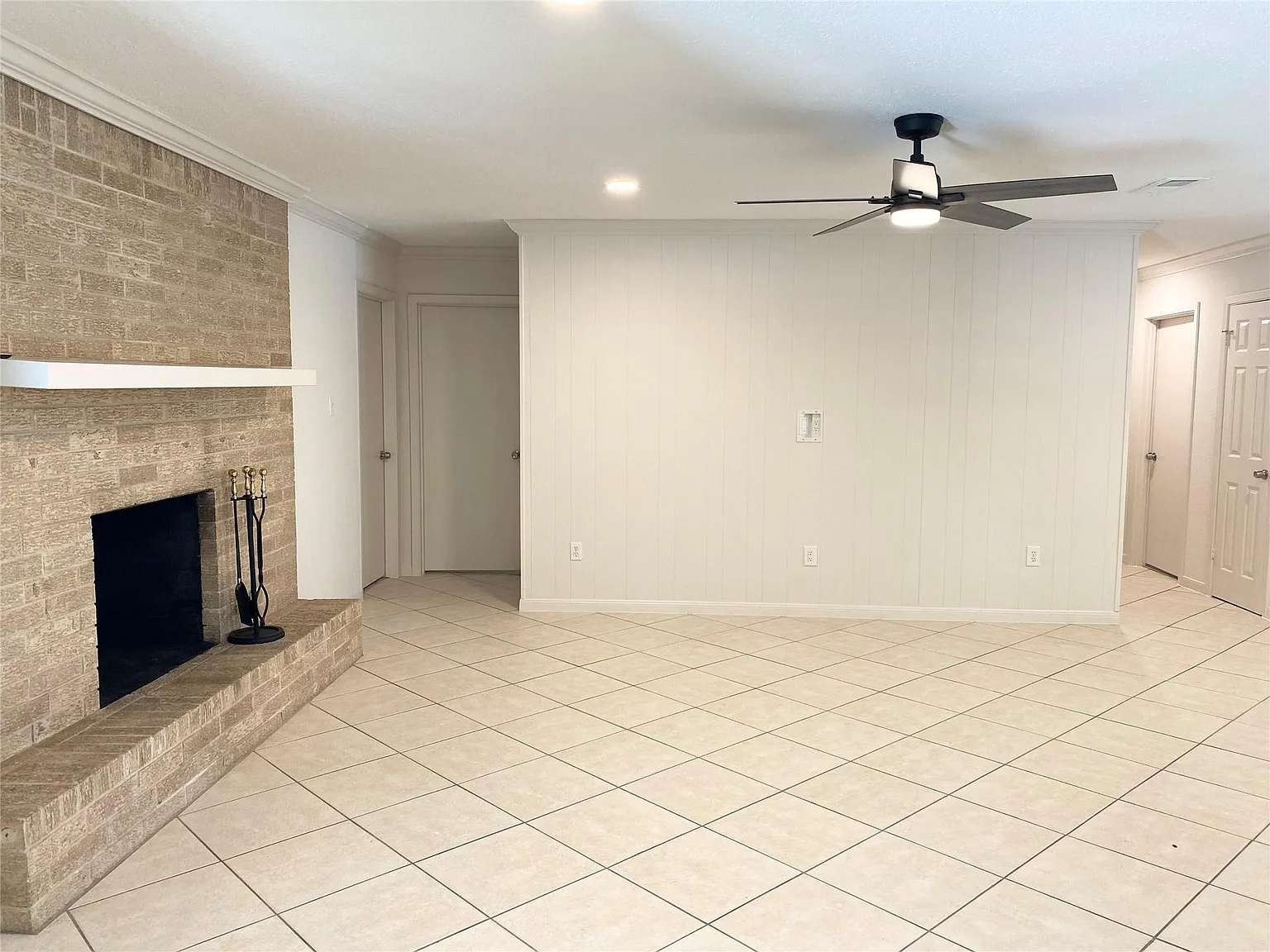 3 bed, 2.0 bath, 1576 sqft, $2,000 — Photo 3