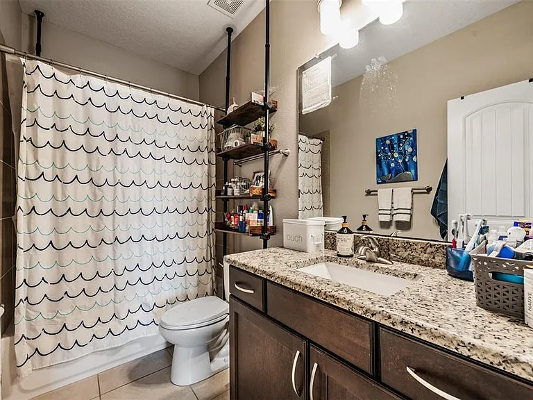3007 W Palmira Ave — Photo 28