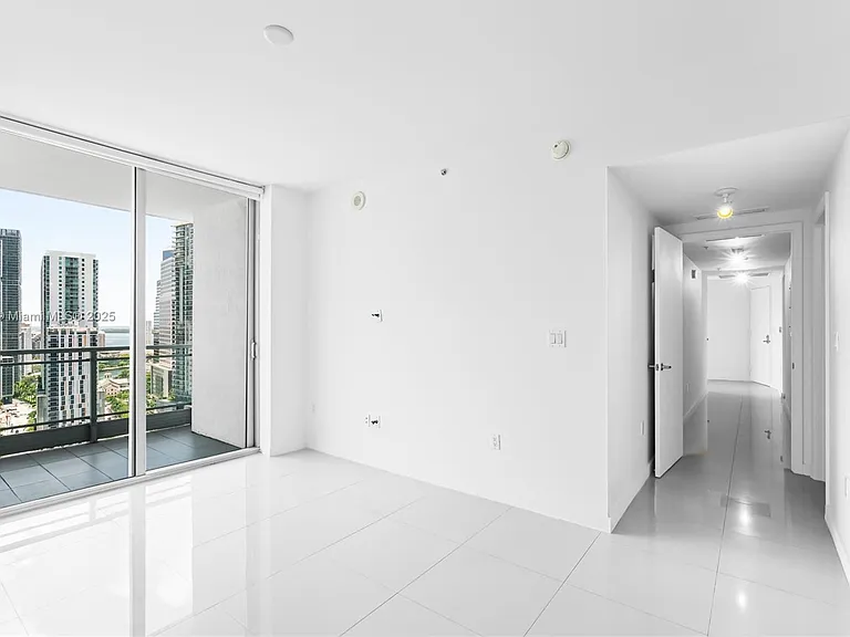 92 SW 3rd St #1 — Photo 17