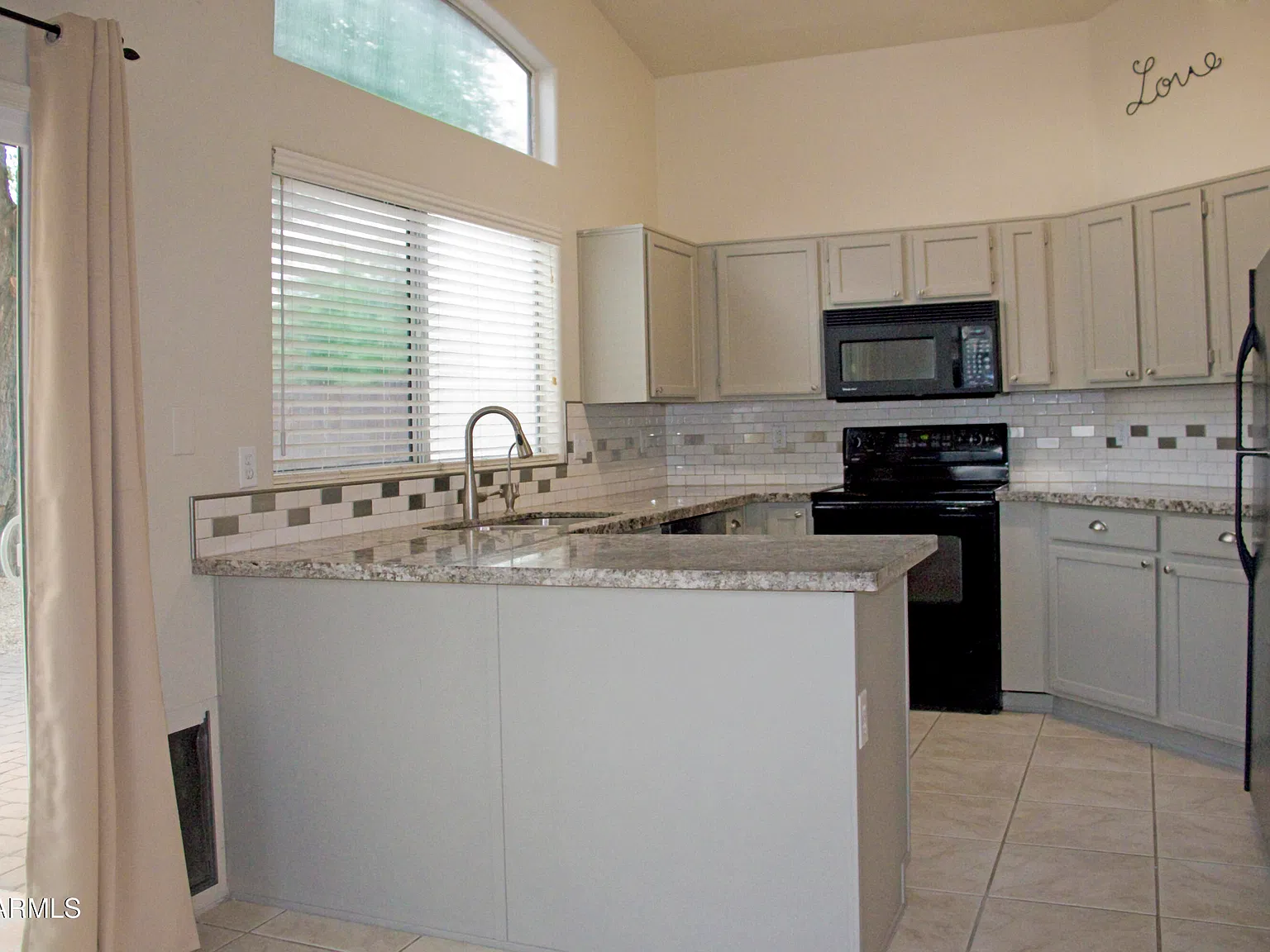 3 bed, 2.0 bath, 1346 sqft, $2,300 — Photo 4