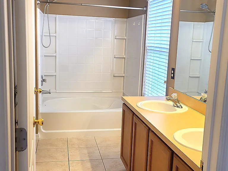 3511 Pine Oak Trl — Photo 10