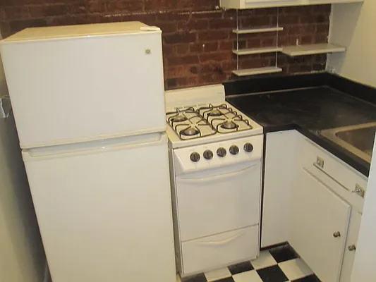 Rented by Eric Goodman Realty Corp | media 21