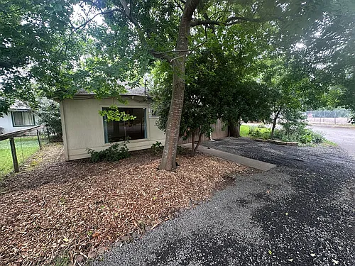 2050 Laburnum Ave Photo 1