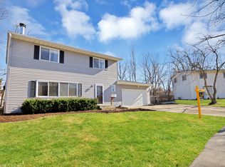 18435 W Geier Rd, Gurnee, IL 60031