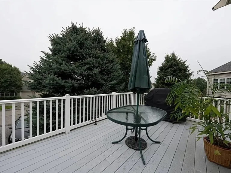 68 Charles Ct — Photo 27