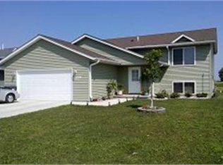 2229 Eleanor St, Worthington, MN 56187