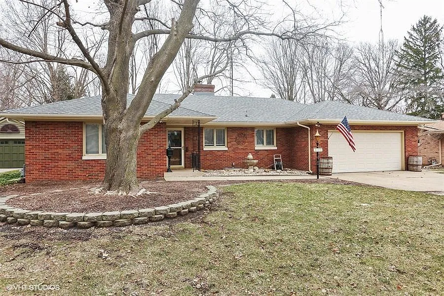 1703 Michigan Ave photo 1