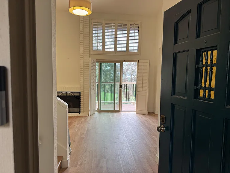 26571 Lucinda — Photo 36