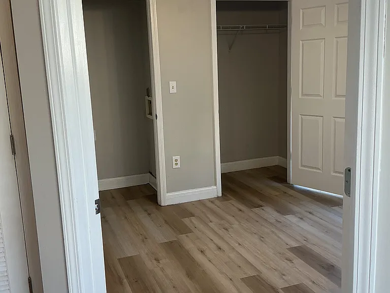 Drake Hotel Apartments — Photo 4