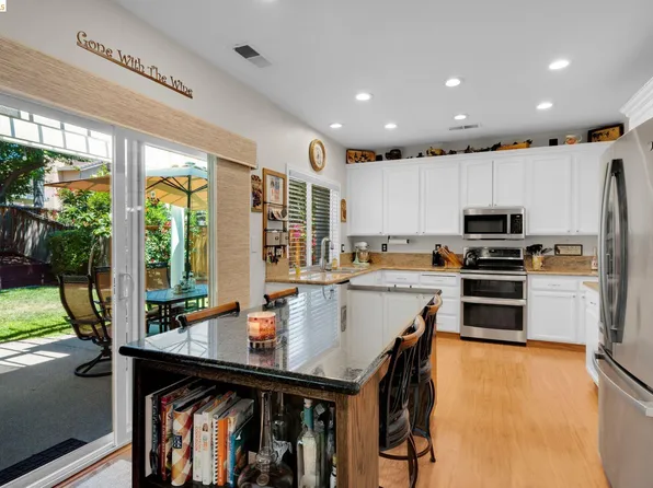569 Apple Hill Dr, Brentwood, CA 94513