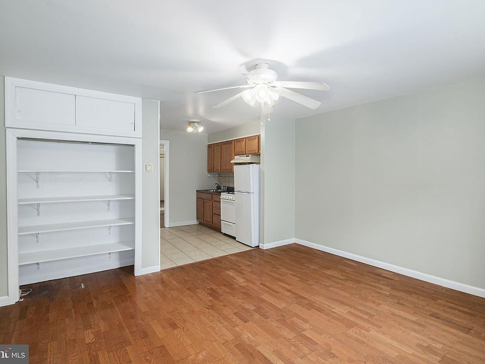 1st image of 924 S 10th St