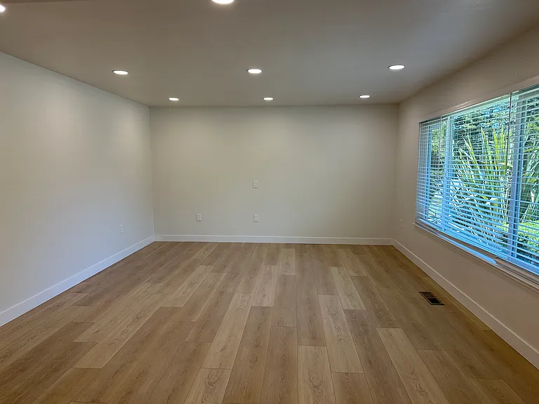 Spacious living room