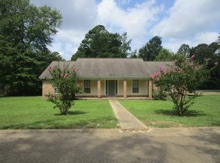 2 Summerwood Dr, Magnolia, AR 71753