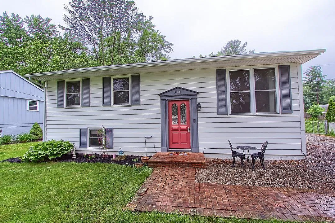 340 Orchard Ln photo 1
