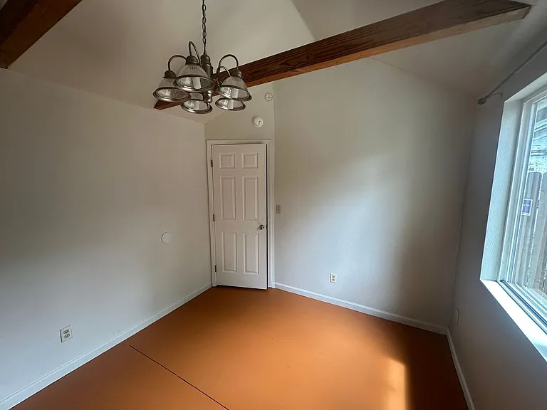 2050 Laburnum Ave — Photo 20
