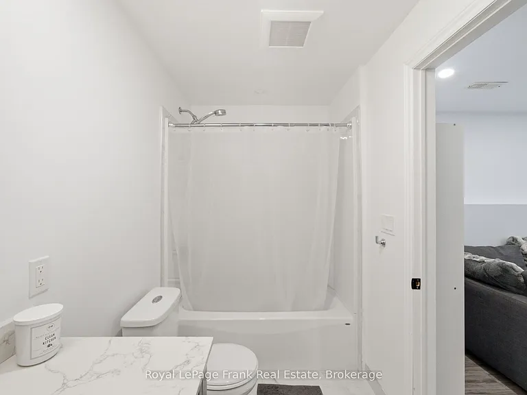 26 Fallingbrook Cres — Photo 26