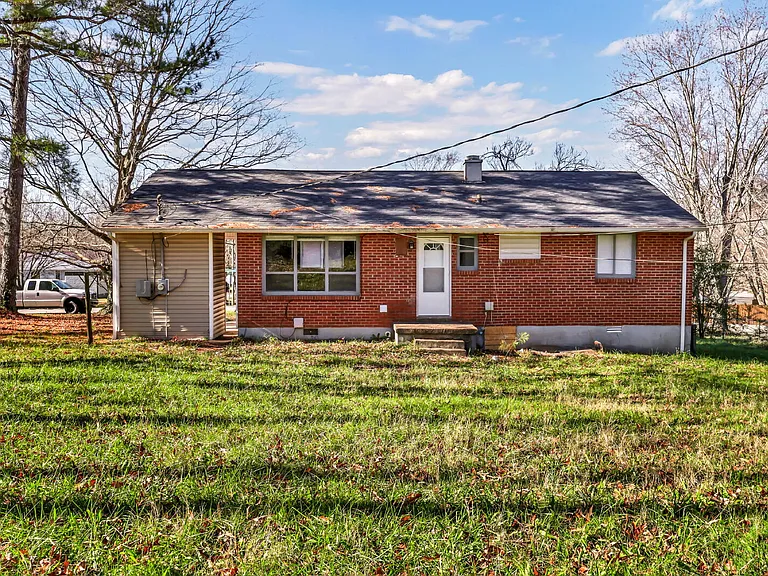 124 Yorktown Rd — Photo 18