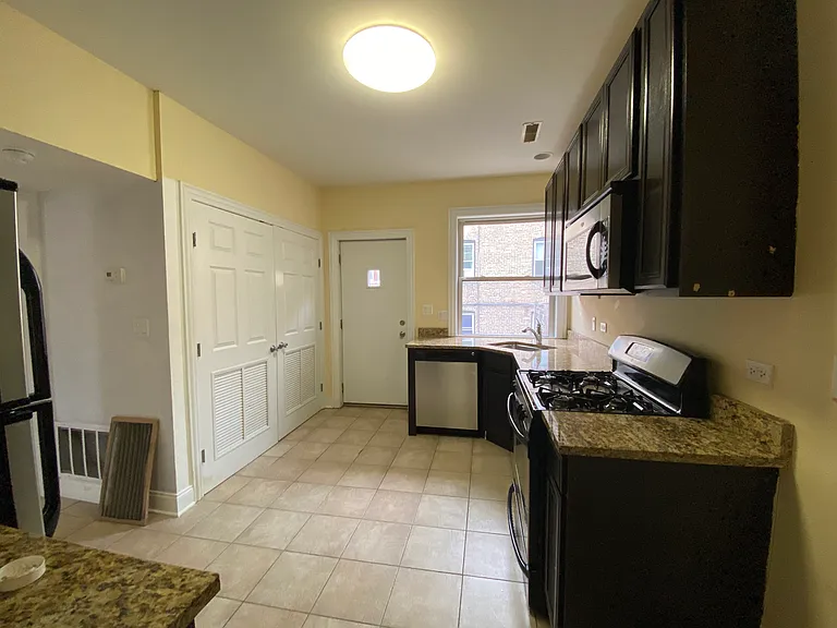 4006-4008 N Hamlin Ave — Photo 6