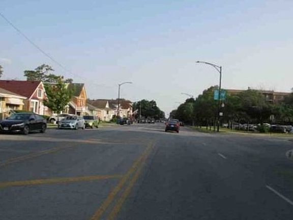 Exterior Neighborhood (street photo)