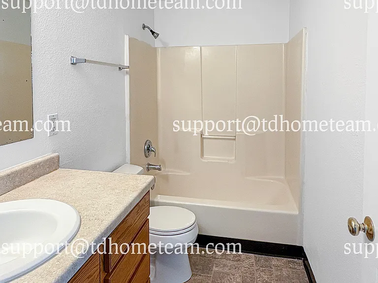 1509 E 38th St #2 — Photo 10
