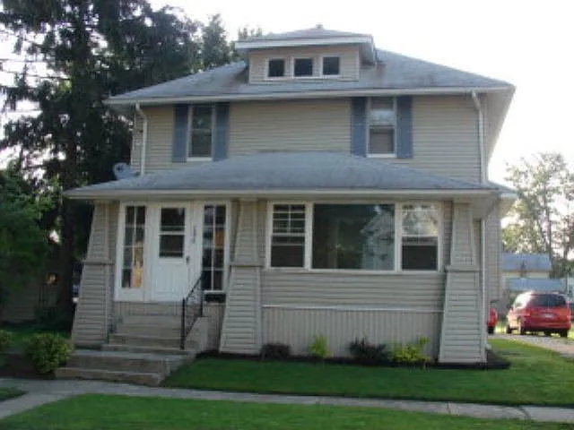 196 N Grand Ave photo 1