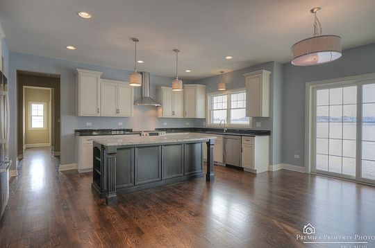3rd image of 8534 Stone Creek Blvd
