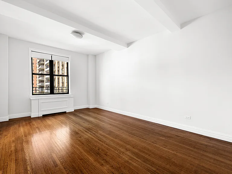 210 W 70th St #509 — Photo 6