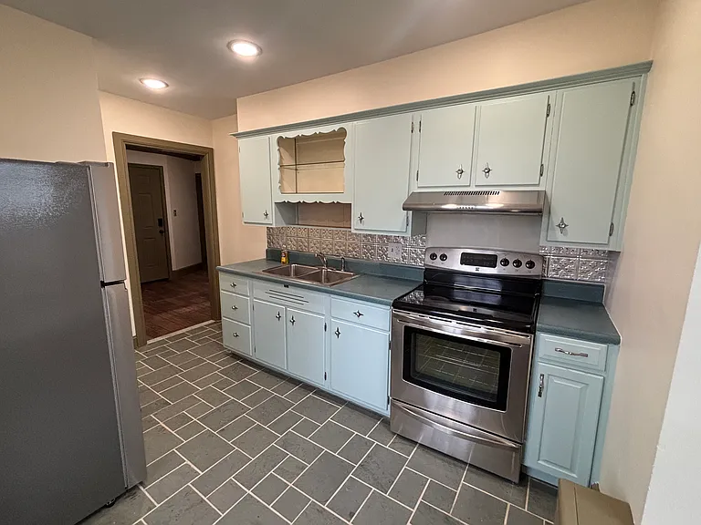 28 W Main St #3 — Photo 5
