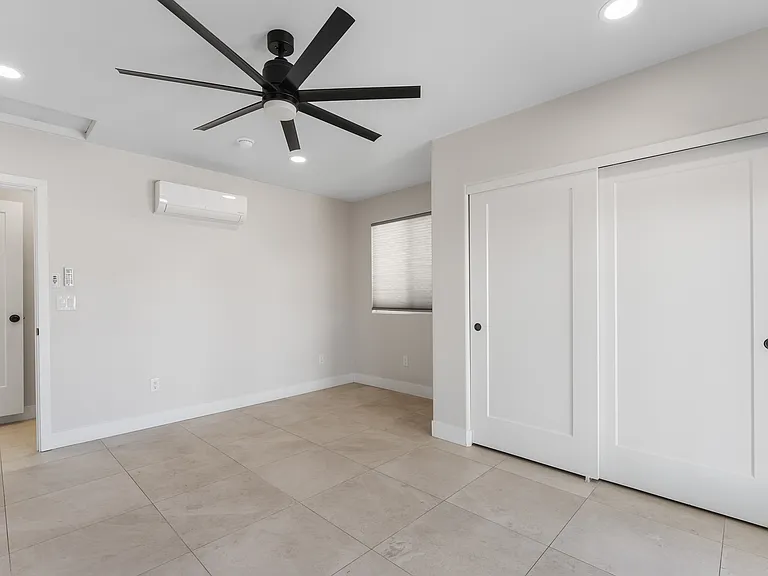 2150 Lake Havasu Plz — Photo 2