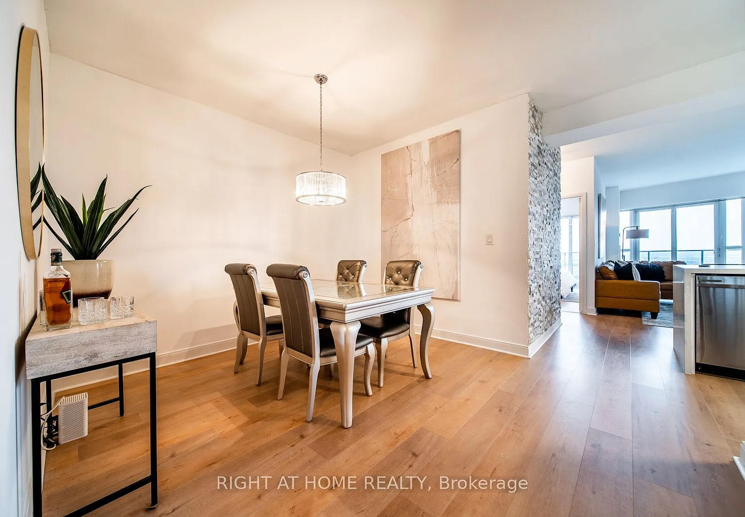 3 bed, $4,000 — Photo 3