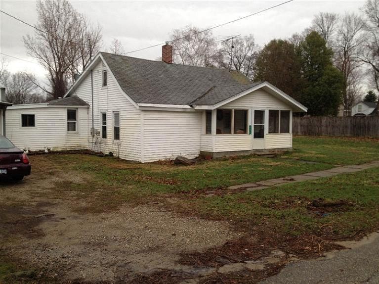 1st image of 4438 N Division St